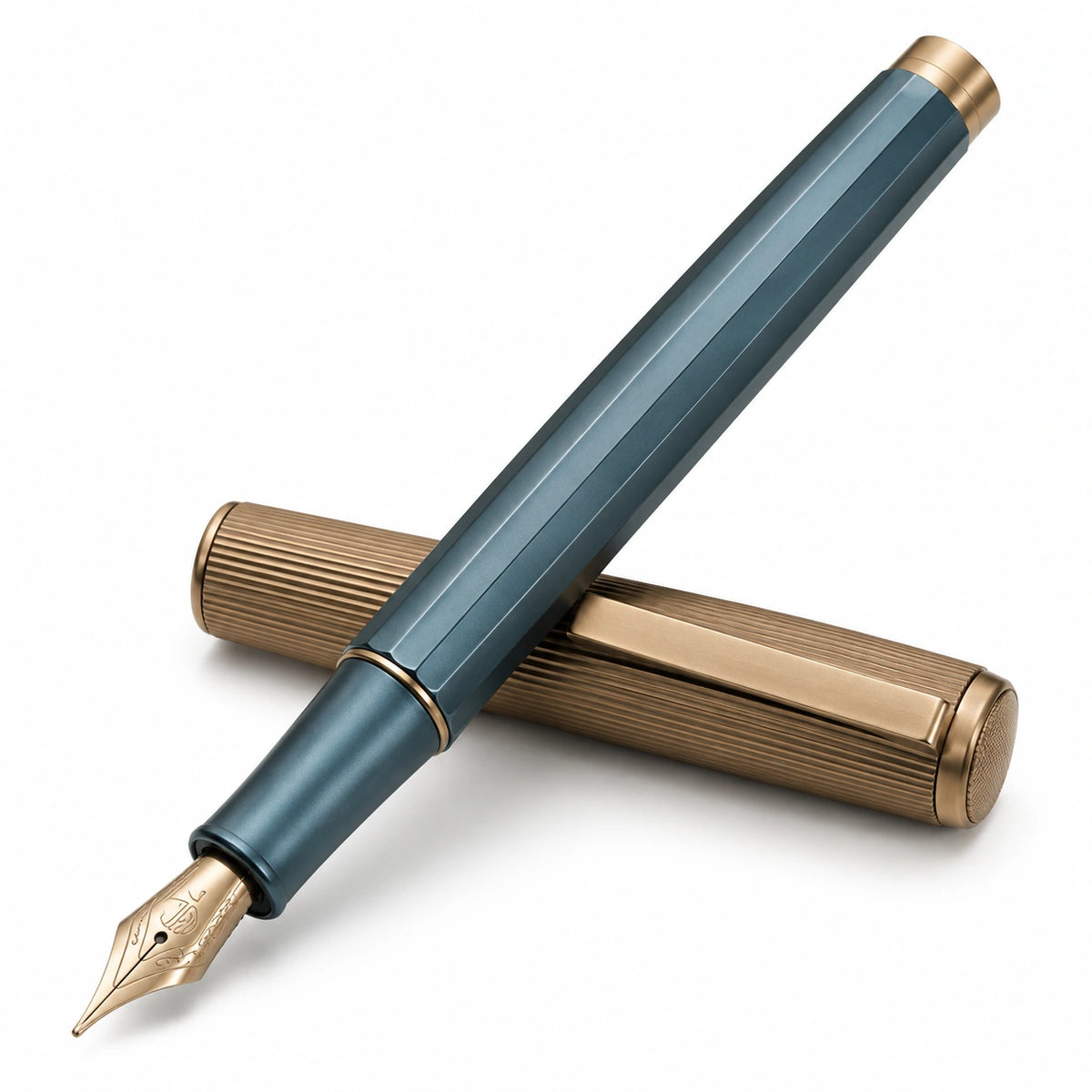 Pluma estilográfica azul y dorado, punta fina